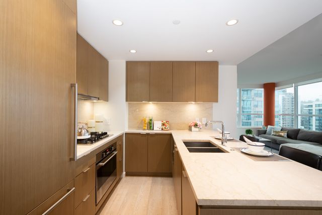 025 at 902 - 112 East 13th Street, Central Lonsdale, North Vancouver 025 at 902 - 112 East 13th Street, Central Lonsdale, North Vancouver