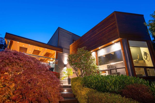 1345-sinclair-street-ambleside-west-vancouver-07 at 1345 Sinclair Street, Ambleside, West Vancouver 1345-sinclair-street-ambleside-west-vancouver-07 at 1345 Sinclair Street, Ambleside, West Vancouver