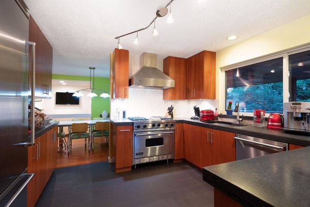 1345-sinclair-street-ambleside-west-vancouver-09 at 1345 Sinclair Street, Ambleside, West Vancouver 1345-sinclair-street-ambleside-west-vancouver-09 at 1345 Sinclair Street, Ambleside, West Vancouver