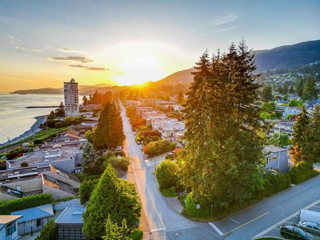 2303-bellevue-avenue-dundarave-west-vancouver-06 at 2303 Bellevue Avenue, Dundarave, West Vancouver