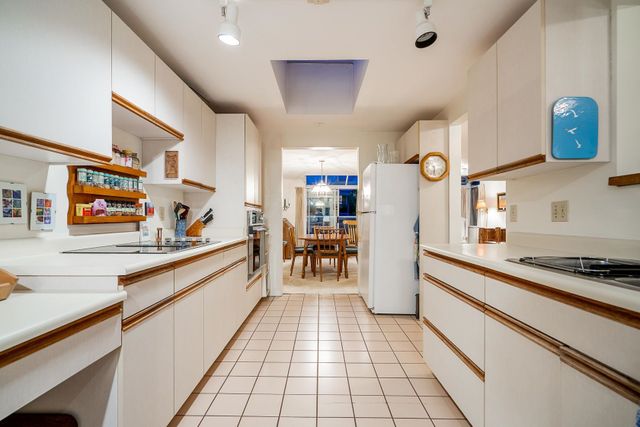 2303-bellevue-avenue-dundarave-west-vancouver-10 at 2303 Bellevue Avenue, Dundarave, West Vancouver 2303-bellevue-avenue-dundarave-west-vancouver-10 at 2303 Bellevue Avenue, Dundarave, West Vancouver