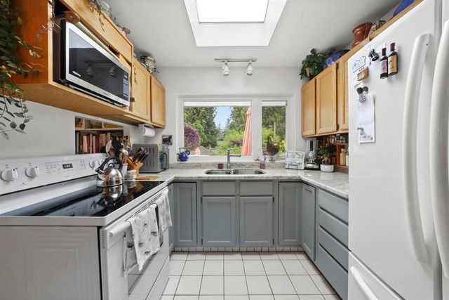 262811785-10 at 807 21st Street, Mosquito Creek, North Vancouver