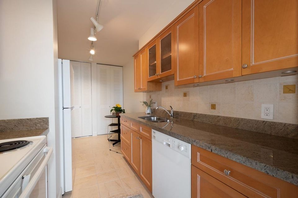 1480-duchess-avenue-ambleside-west-vancouver-10 at 1202 - 1480 Duchess Avenue, Ambleside, West Vancouver