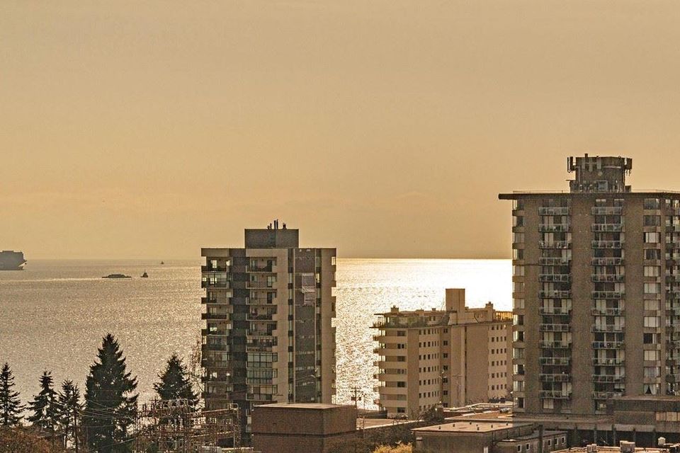 179_r2563558_30 at 1202 - 1480 Duchess Avenue, Ambleside, West Vancouver