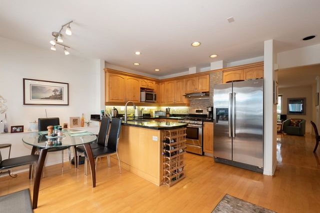 209-e-6th-street-lower-lonsdale-north-vancouver-11 at 102 - 209 E 6th Street, Lower Lonsdale, North Vancouver