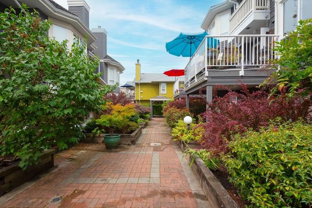 209-e-6th-street-lower-lonsdale-north-vancouver-23 at 102 - 209 E 6th Street, Lower Lonsdale, North Vancouver