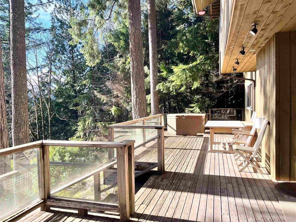 262833195-21 at 380 Mountain Drive, Lions Bay, West Vancouver