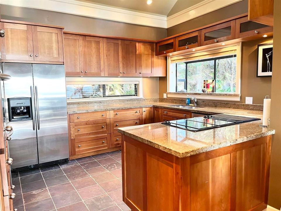 262833195-5 at 380 Mountain Drive, Lions Bay, West Vancouver