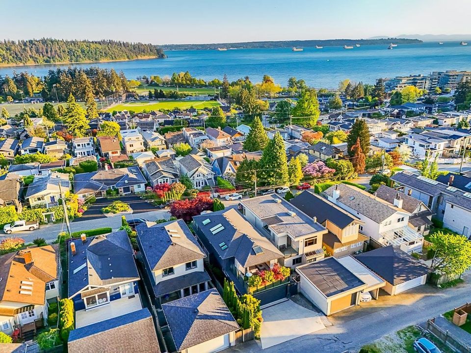 1155-duchess-avenue-ambleside-west-vancouver-36 at 1155 Duchess Avenue, Ambleside, West Vancouver