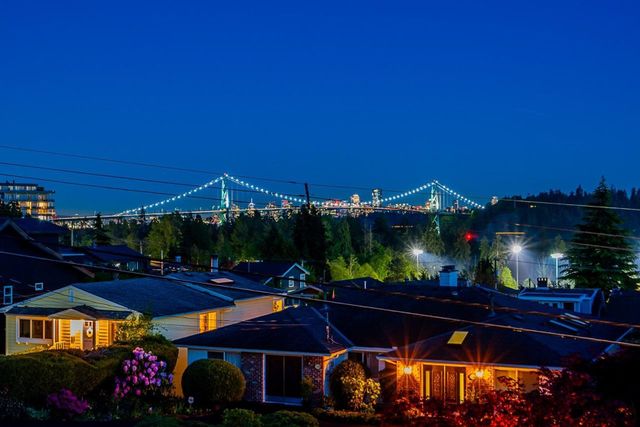 1155-duchess-avenue-ambleside-west-vancouver-05 at 1155 Duchess Avenue, Ambleside, West Vancouver 1155-duchess-avenue-ambleside-west-vancouver-05 at 1155 Duchess Avenue, Ambleside, West Vancouver