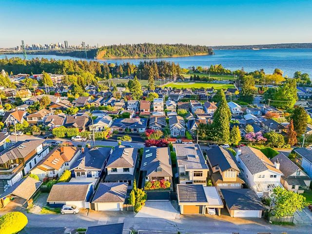 1155-duchess-avenue-ambleside-west-vancouver-37 at 1155 Duchess Avenue, Ambleside, West Vancouver 1155-duchess-avenue-ambleside-west-vancouver-37 at 1155 Duchess Avenue, Ambleside, West Vancouver