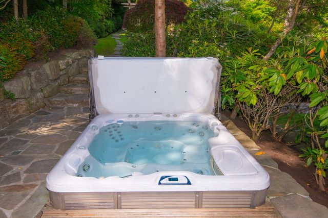 058 at 2938 Mathers Avenue, Altamont, West Vancouver 058 at 2938 Mathers Avenue, Altamont, West Vancouver