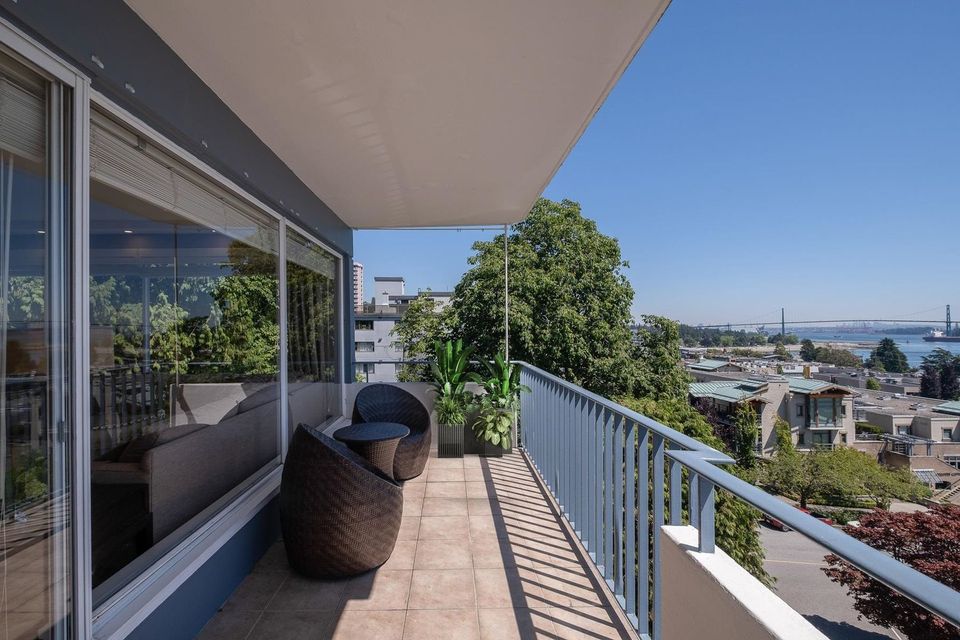 1730-duchess-avenue-ambleside-west-vancouver-09 at 404 - 1730 Duchess Avenue, Ambleside, West Vancouver