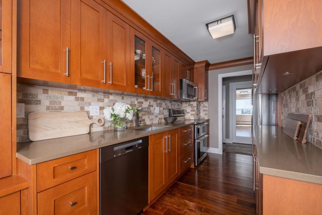 1730-duchess-avenue-ambleside-west-vancouver-06 at 404 - 1730 Duchess Avenue, Ambleside, West Vancouver 1730-duchess-avenue-ambleside-west-vancouver-06 at 404 - 1730 Duchess Avenue, Ambleside, West Vancouver