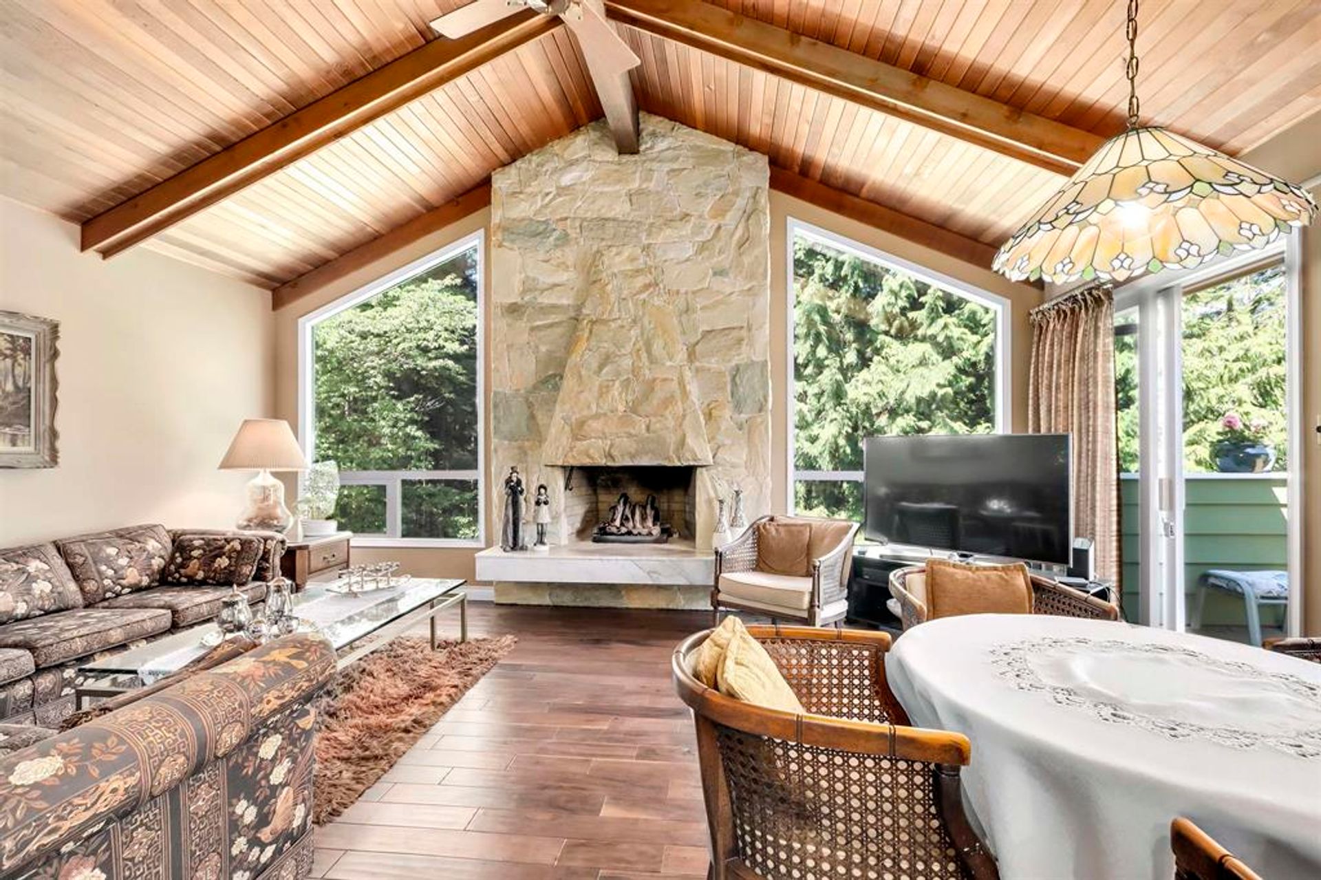 4343 Patterdale Drive, Canyon Heights NV, North Vancouver  by Jason Jennings 4343 Patterdale Drive, Canyon Heights NV, North Vancouver