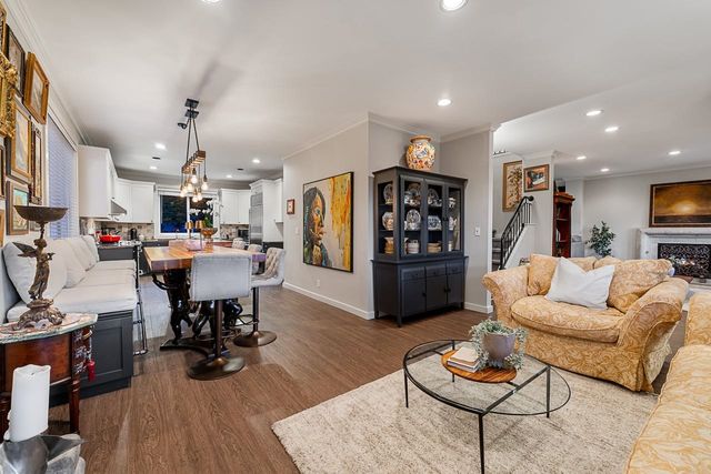 1075-esplanade-avenue-park-royal-west-vancouver-05 at 1075 Esplanade Avenue, Ambleside, West Vancouver 1075-esplanade-avenue-park-royal-west-vancouver-05 at 1075 Esplanade Avenue, Ambleside, West Vancouver