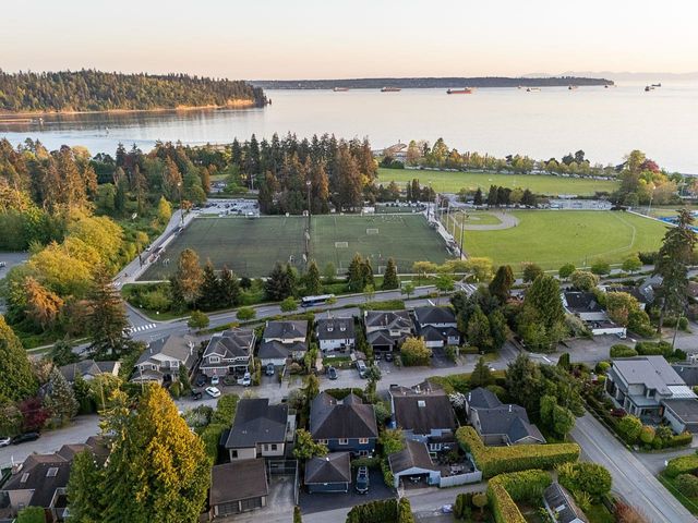 1075-esplanade-avenue-park-royal-west-vancouver-28 at 1075 Esplanade Avenue, Ambleside, West Vancouver 1075-esplanade-avenue-park-royal-west-vancouver-28 at 1075 Esplanade Avenue, Ambleside, West Vancouver