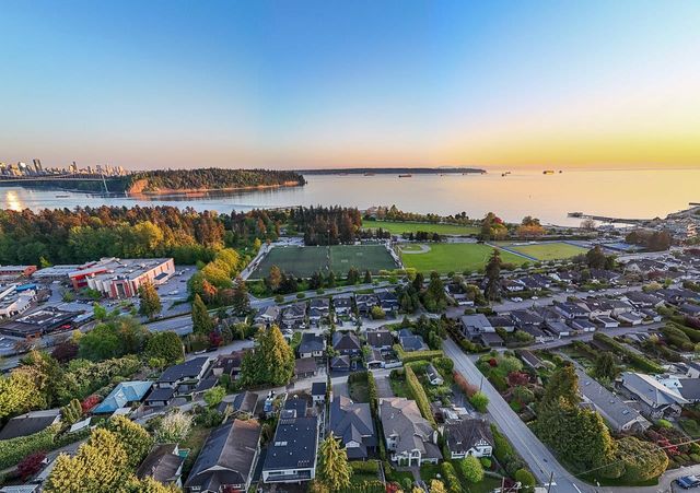 1075-esplanade-avenue-park-royal-west-vancouver-29 at 1075 Esplanade Avenue, Ambleside, West Vancouver 1075-esplanade-avenue-park-royal-west-vancouver-29 at 1075 Esplanade Avenue, Ambleside, West Vancouver