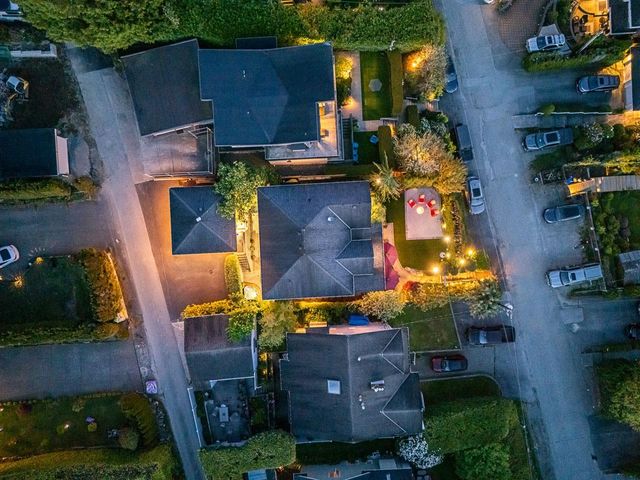 1075-esplanade-avenue-park-royal-west-vancouver-35 at 1075 Esplanade Avenue, Ambleside, West Vancouver 1075-esplanade-avenue-park-royal-west-vancouver-35 at 1075 Esplanade Avenue, Ambleside, West Vancouver