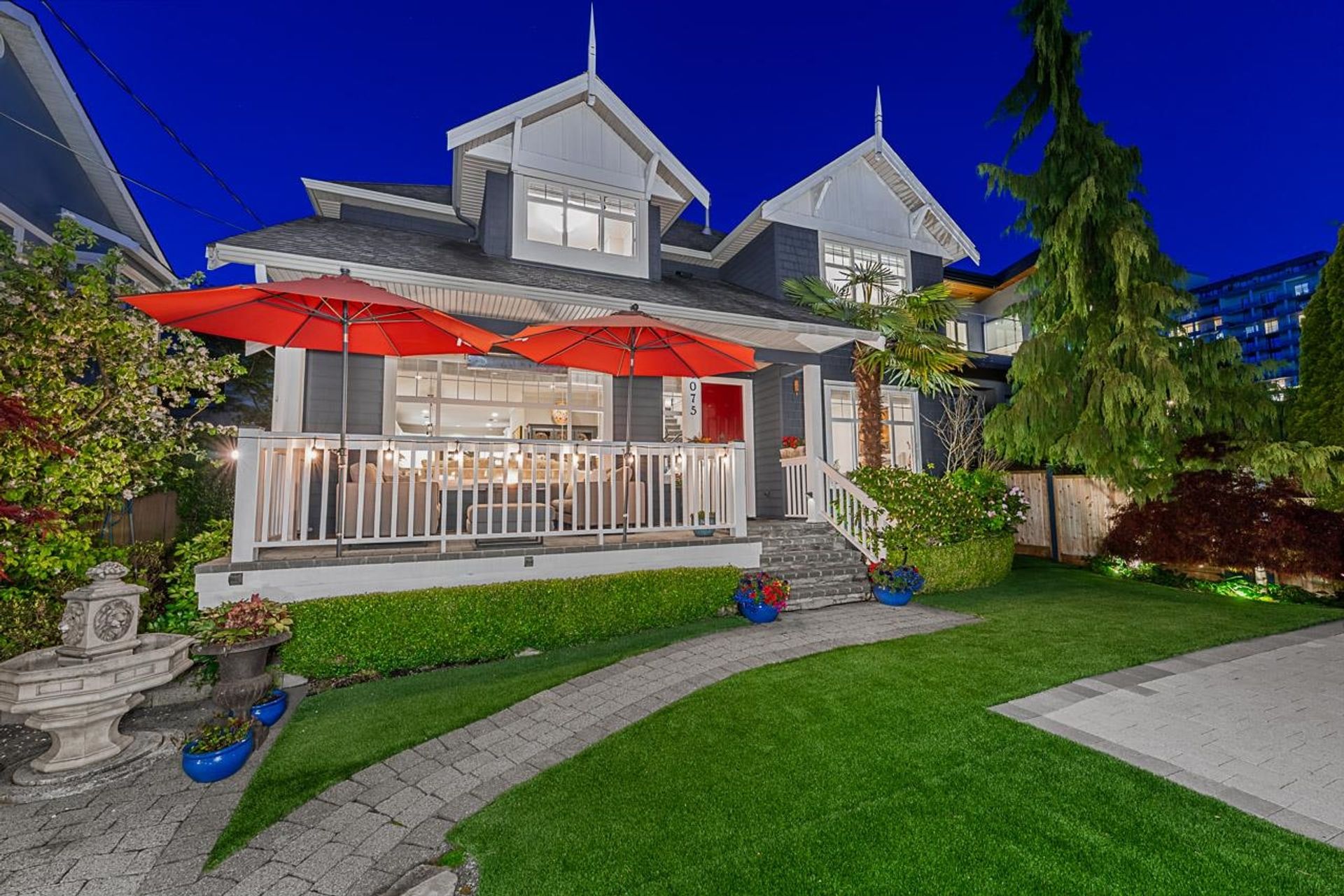 1075 Esplanade Avenue, Ambleside, West Vancouver  by Jason Jennings 1075 Esplanade Avenue, Ambleside, West Vancouver