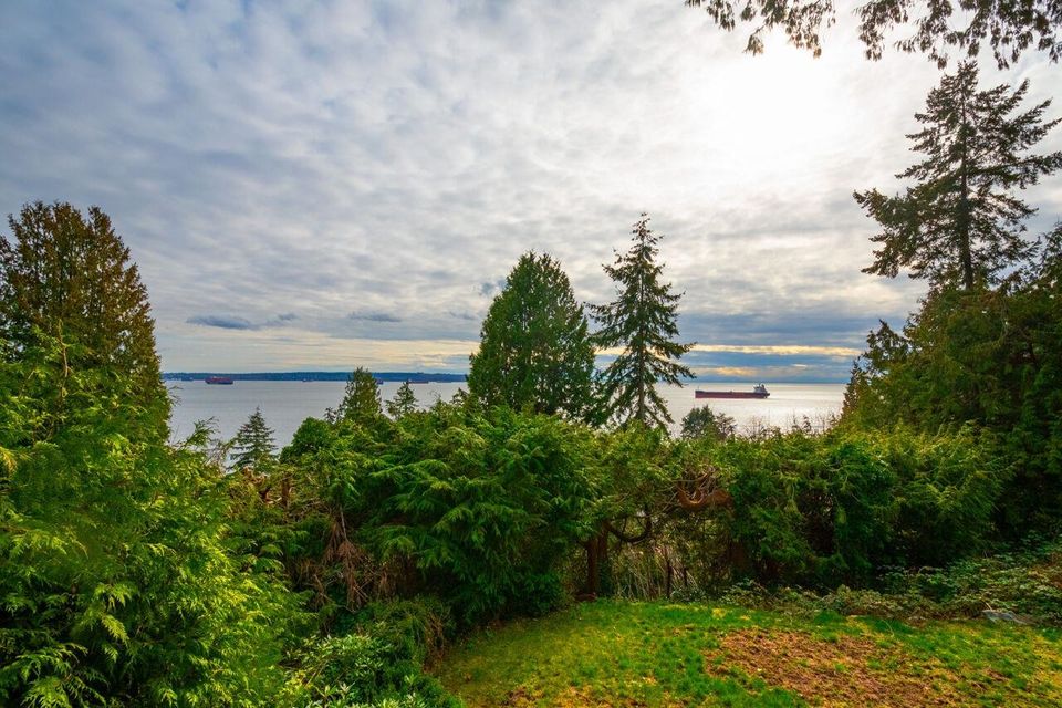 3284-mathers-avenue-westmount-wv-west-vancouver-03 at 3284 Mathers Avenue, Westmount WV, West Vancouver