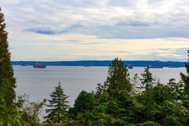 3284-mathers-avenue-westmount-wv-west-vancouver-02 at 3284 Mathers Avenue, Westmount WV, West Vancouver