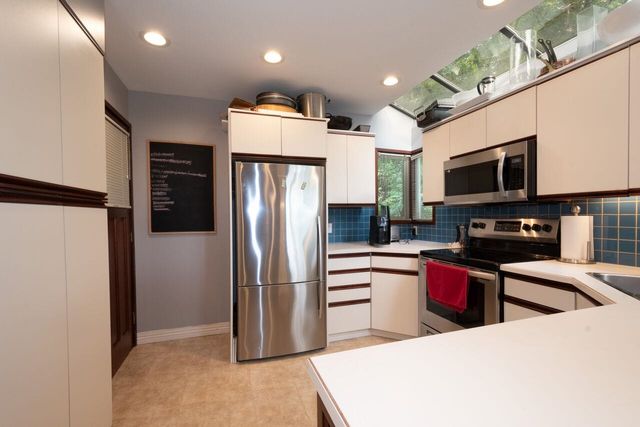 3284-mathers-avenue-westmount-wv-west-vancouver-14 at 3284 Mathers Avenue, Westmount WV, West Vancouver