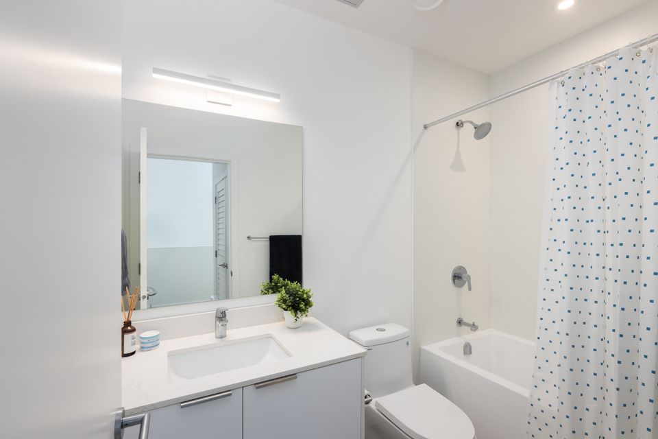 021_119-1720_fairfield_21_of_29_979 at 119 - 1720 Fairfield Road, Victoria