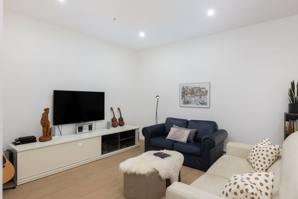 024_119-1720_fairfield_24_of_29_326 at 119 - 1720 Fairfield Road, Victoria