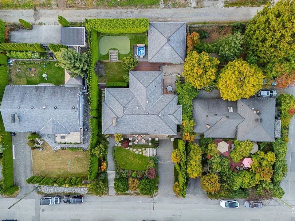 1425-palmerston-avenue-ambleside-west-vancouver-31 at 1425 Palmerston Avenue, Ambleside, West Vancouver