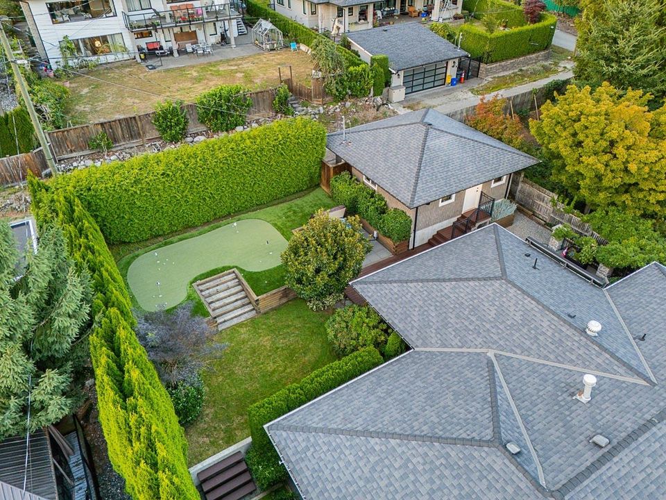 1425-palmerston-avenue-ambleside-west-vancouver-32 at 1425 Palmerston Avenue, Ambleside, West Vancouver