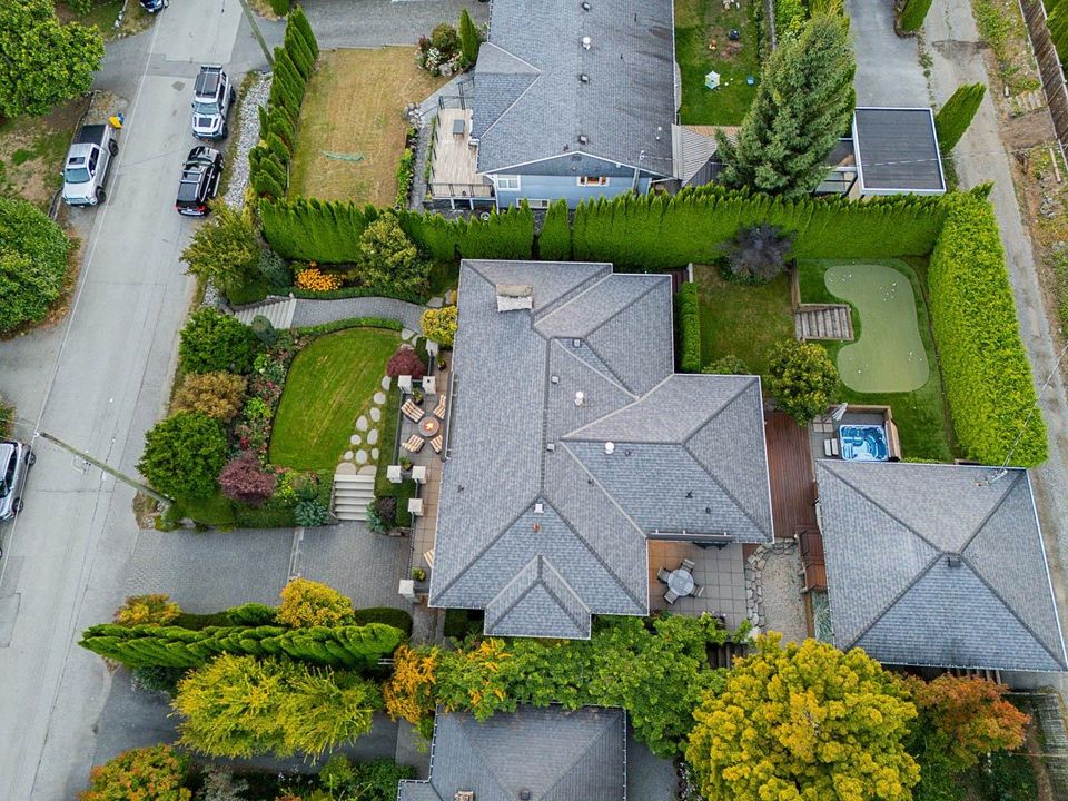 1425-palmerston-avenue-ambleside-west-vancouver-35 at 1425 Palmerston Avenue, Ambleside, West Vancouver