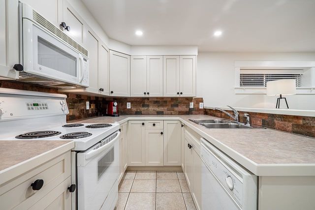 1425-palmerston-avenue-ambleside-west-vancouver-21 at 1425 Palmerston Avenue, Ambleside, West Vancouver