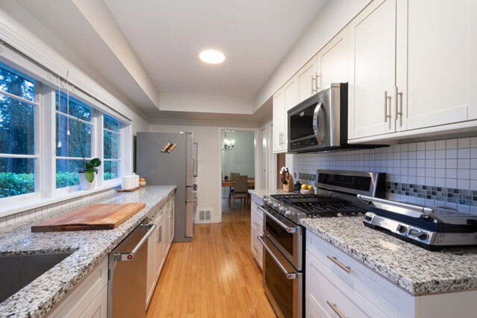 020 at 1310 29th Street, Altamont, West Vancouver