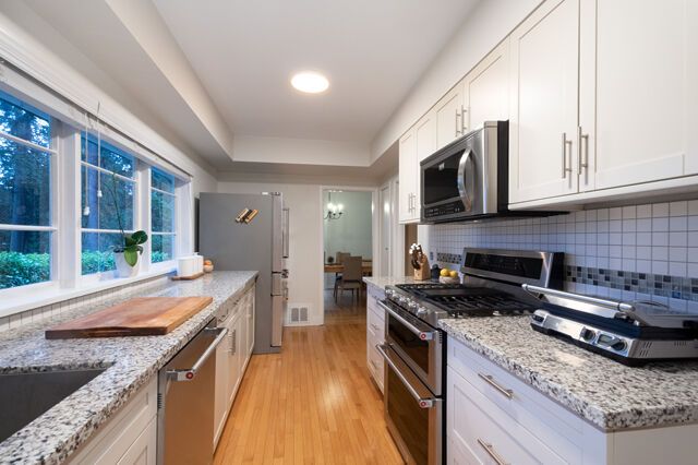 020 at 1310 29th Street, Altamont, West Vancouver