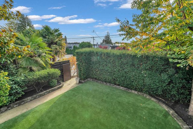 1251-clyde-avenue-ambleside-west-vancouver-38 at 1251 Clyde Avenue, Ambleside, West Vancouver