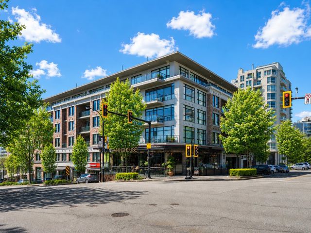 105-w-2nd-street-lower-lonsdale-north-vancouver-01 at 305 - 105 W 2nd Street, Lower Lonsdale, North Vancouver