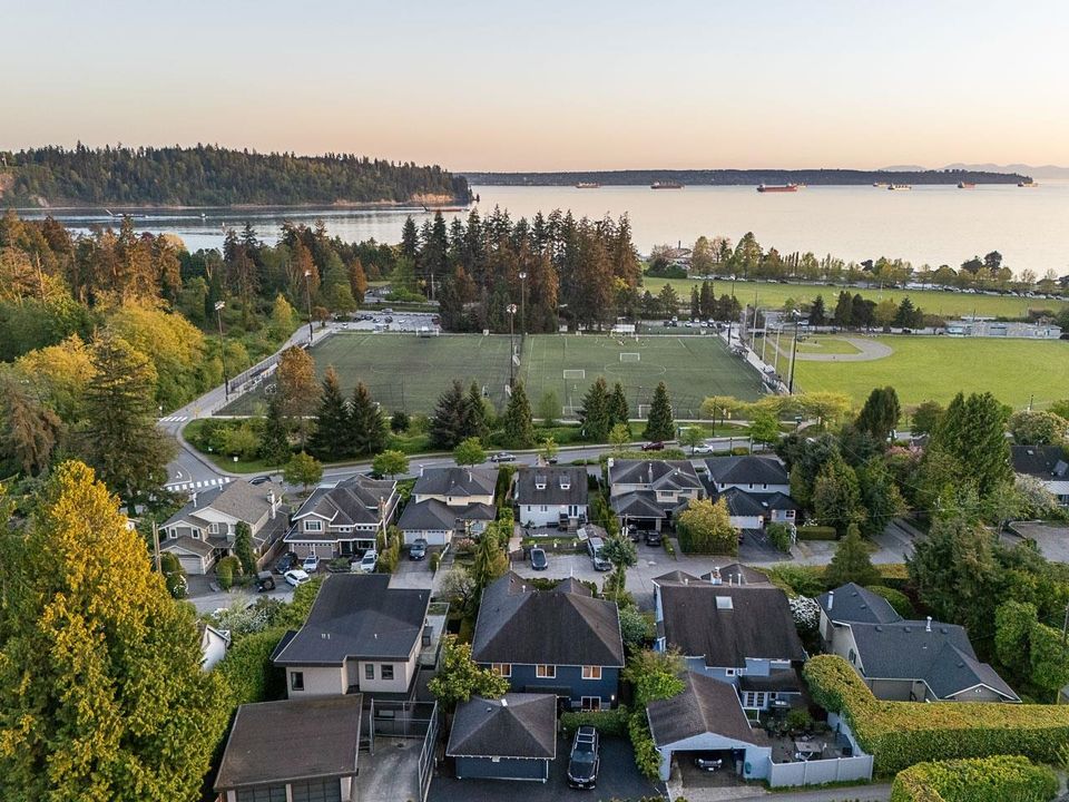 1075-esplanade-avenue-ambleside-west-vancouver-28 at 1075 Esplanade Avenue, Ambleside, West Vancouver