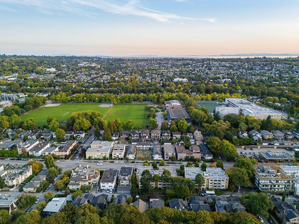2445-w-1st-avenue-kitsilano-vancouver-west-32 at 2445 W 1st Avenue, Kitsilano, Vancouver West