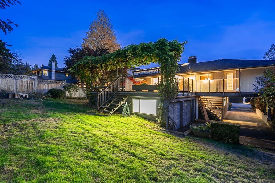 2265-inglewood-avenue-dundarave-west-vancouver-21 at 2265 Inglewood Avenue, Dundarave, West Vancouver