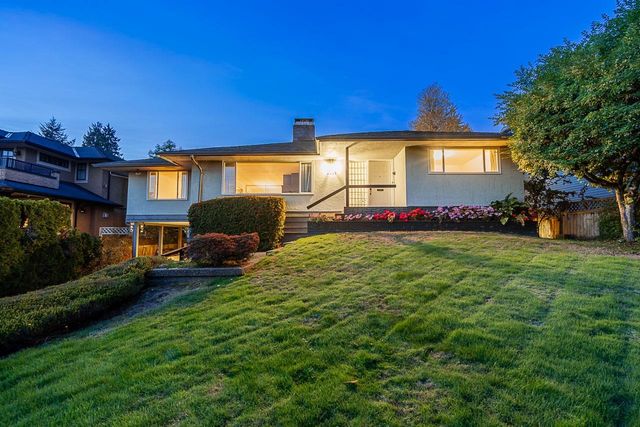 2265-inglewood-avenue-dundarave-west-vancouver-02 at 2265 Inglewood Avenue, Dundarave, West Vancouver