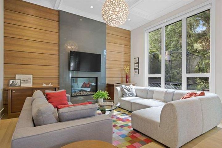 262612091-1 at 3636 Glenview Crescent, Edgemont, North Vancouver