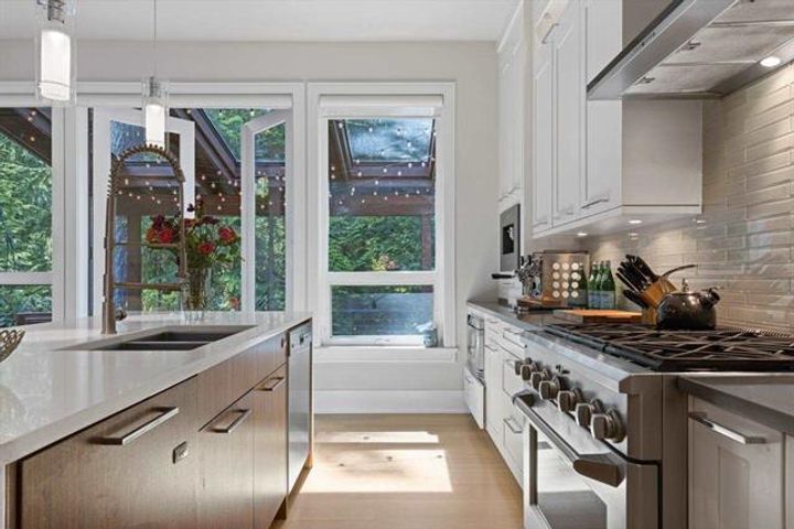 262612091-3 at 3636 Glenview Crescent, Edgemont, North Vancouver