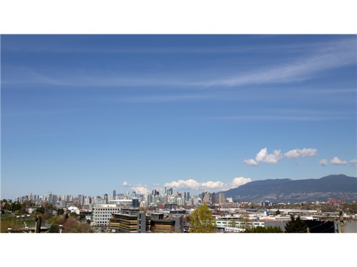 202 - 2333  Drive, Mount Pleasant VE,