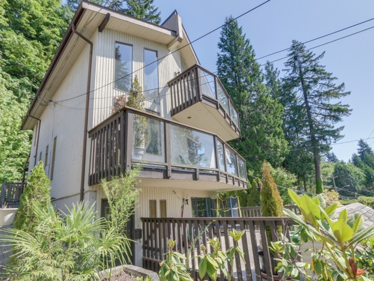 Photo of 2727  Drive, Deep Cove, North Vancouver Photo of 2727  Drive, Deep Cove, North Vancouver