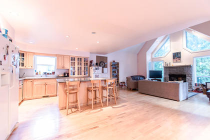 8314-Rainbow-Dr-Whistler-BC-large-008-41-KitchenLiving-Room-1500x1000-72dpi