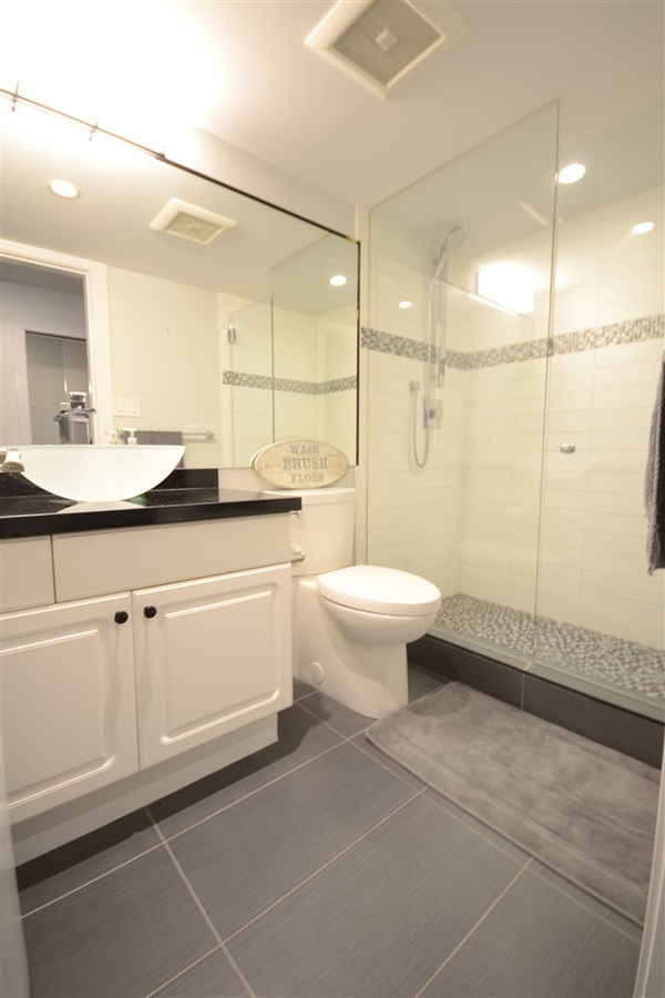 7.jpg at 411 - 220  Drive, North Shore Pt Moody, Port Moody 7.jpg at 411 - 220  Drive, North Shore Pt Moody, Port Moody