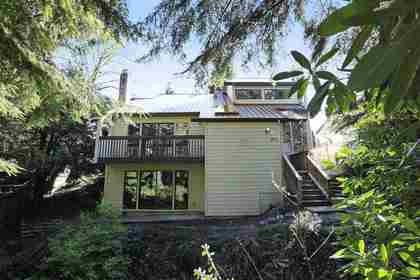 901-forest-hills-drive-edgemont-north-vancouver-01