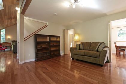 901-forest-hills-drive-edgemont-north-vancouver-05