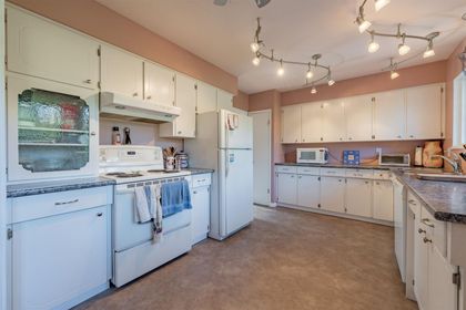 2147-anita-drive-mary-hill-port-coquitlam-04